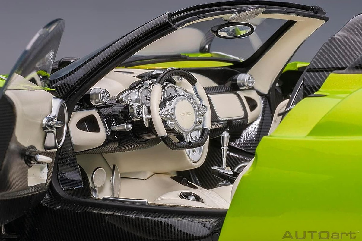 AutoArt 1/18 Paganni Waira Roadster Metallic Light Green Completed