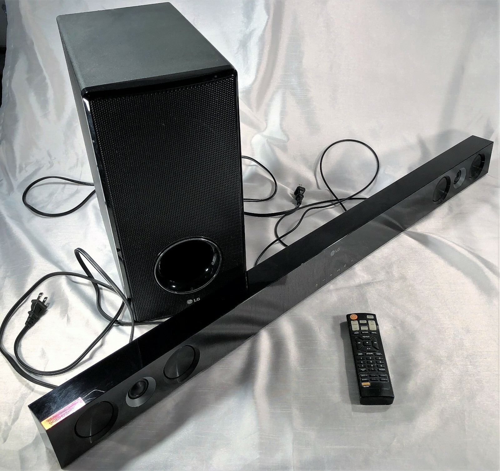 lg nb3520a 300w soundbar with wireless subwoofer