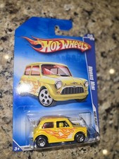 HOT WHEELS 1/64 DIECAST CAR 1959 MORRIS MINI CUSTOM YELLOW W FLAMES 2009 NEW