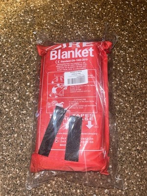Fiberglass Fire Blanket - 47'' by 71'' With Heat Resistant Gloves
