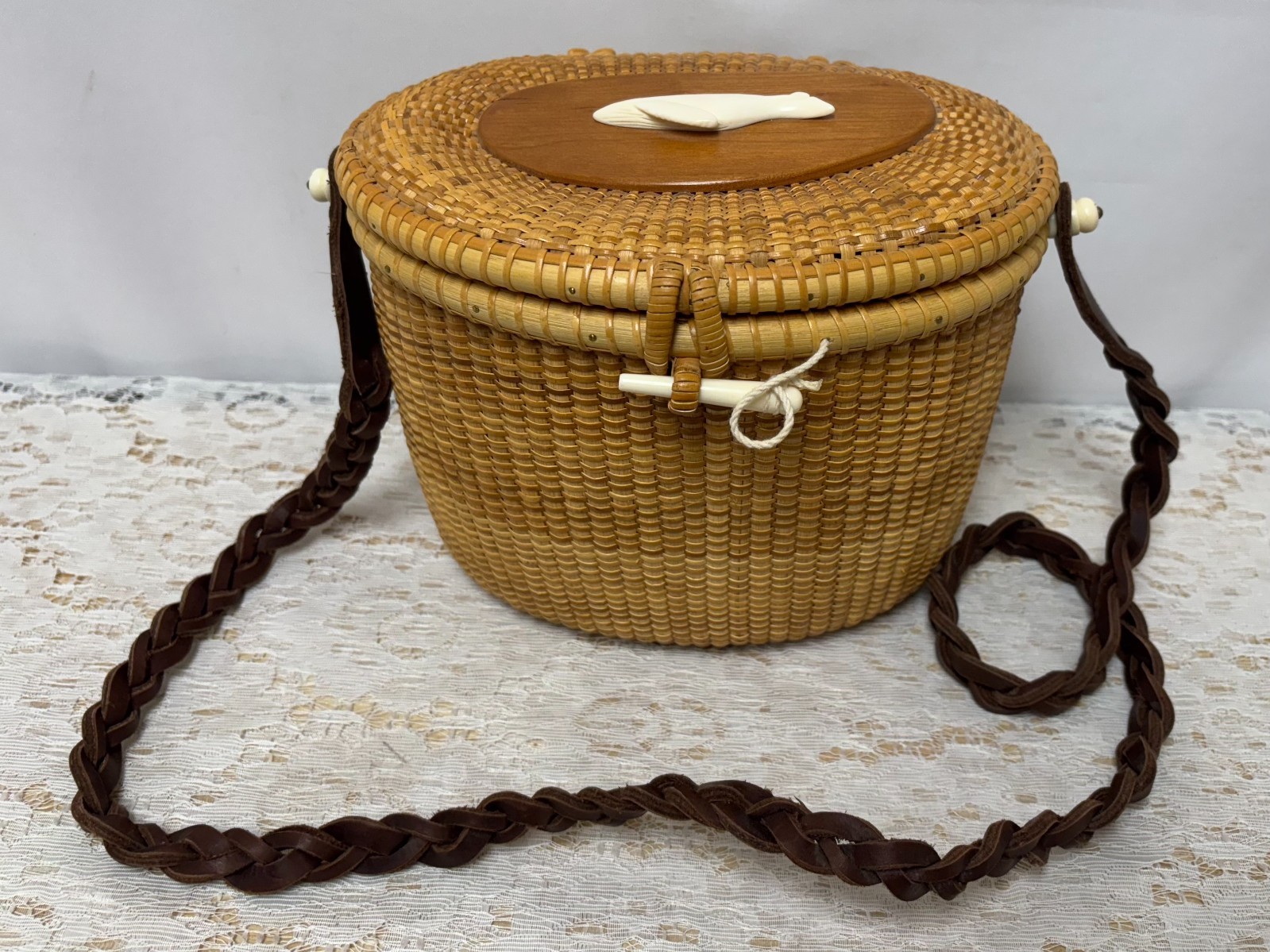 VTG Signed Kai O'Connell  1999 Nantucket Basket Purse w/Whale, Leather Strap