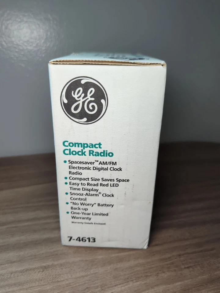 GE 7-4613 Reloj Despertador Digital Radio AM/FM Ahorro de Espacio Nuevo Caja Abierta Rojo LED⏰ Foto 2 de 4