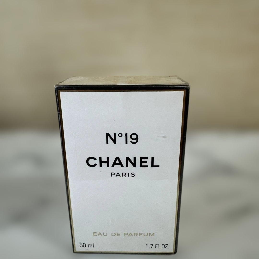 CHANEL N°19 Eau De Parfum Paris 50ml perfume fragrance with Box