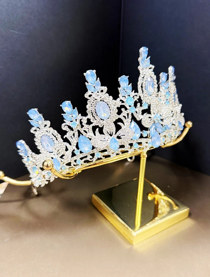 Tiara de cristal plateado, tiara de flores nupciales, tiara de piedras preciosas azules, diadema de boda Foto 4 de 4
