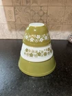 3 - Vintage PYREX mixing bowls  Crazy Daisy and solid alvacado green