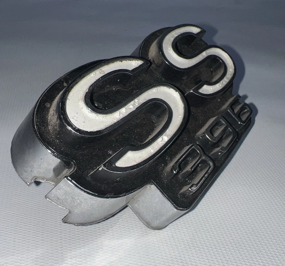 Chevrolet Chevelle Super Sport SS 396 1969 fabricante de equipos originales emblema de parrilla delantera 3942781 Foto 2 de 4