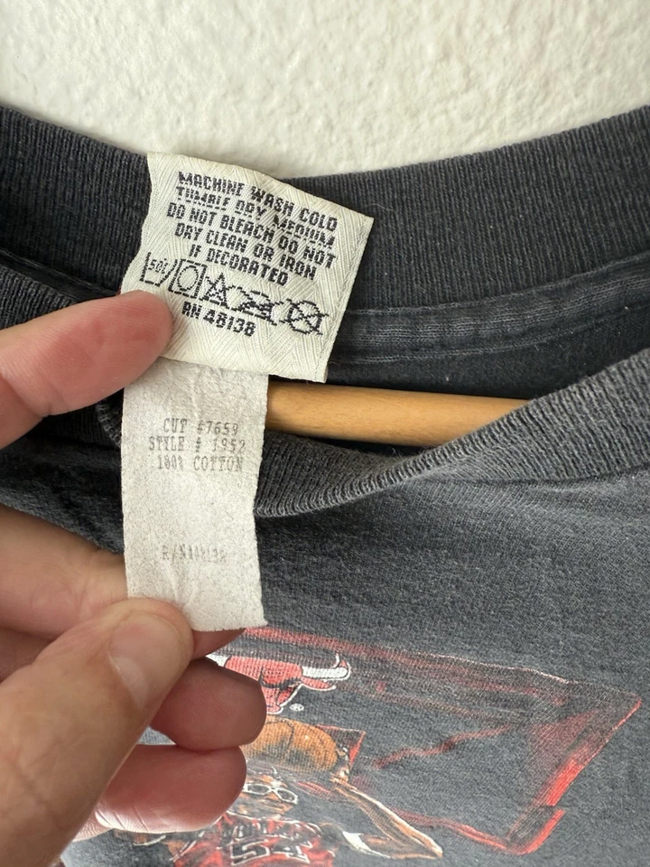 Camiseta De Colección NBA Chicago Bulls Desde 1990s, XL Michael Jordan “Triple Amenaza” Foto 3 de 4