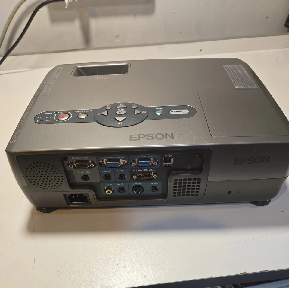 Epson PowerLite EMP-81 LCD Projector 2000 ANSI Lumen 5W Speakers 330H NO REMOTE - Image 4 of 4