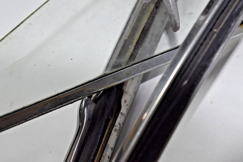 Chevrolet Corvair Monza 1966 2 puertas cupé deportivo puerta derecha ventana de ventilación 14413 Foto 2 de 4