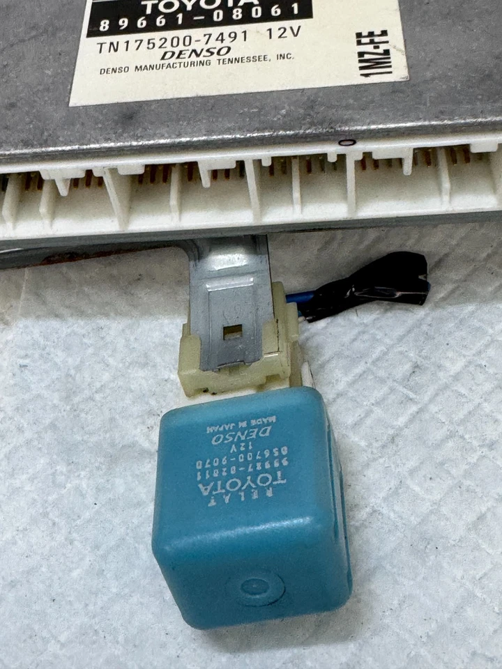 2001 TOYOTA SIENNA MÓDULO DE CONTROLE DE MOTOR CÉREBRO 89661-08061 FABRICANTE DE EQUIPAMENTO ORIGINAL (R-43/1) - Imagem 4 de 4