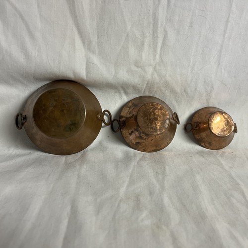 JUEGO DE 3 CAZOS VINTAGE MINIATURA COBRE LATÓN Talla Niño Con Pátina - Imagen 5 de 9