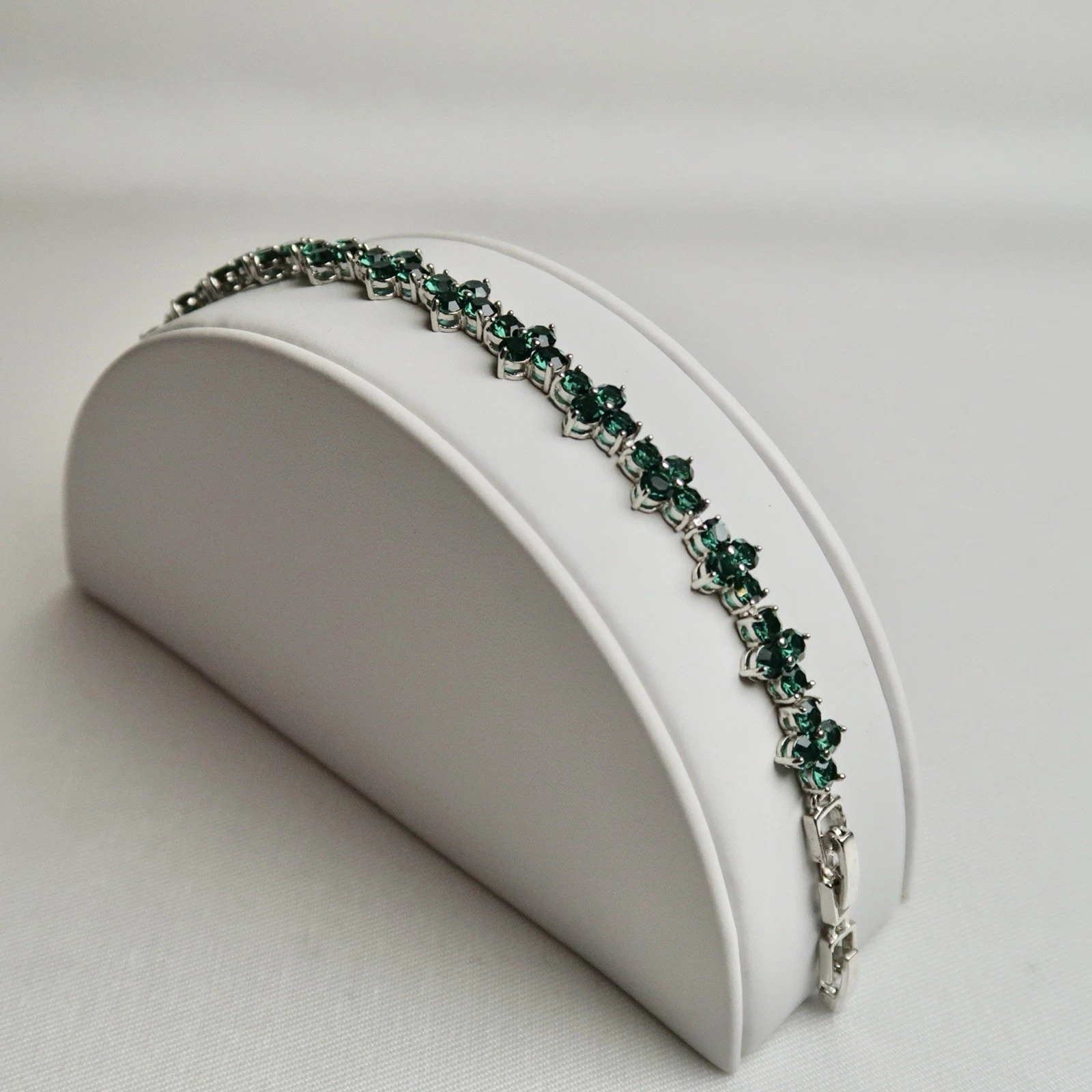 Blue/Green Crystals Floral Flower Silver Tone Vintage Bracelet Jewelry Br94