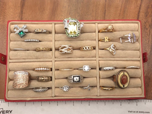 Vintage-Now Costume Fashion Jewelry Rings 25 Piece Mix Tone Crafters Ring Lot 10
