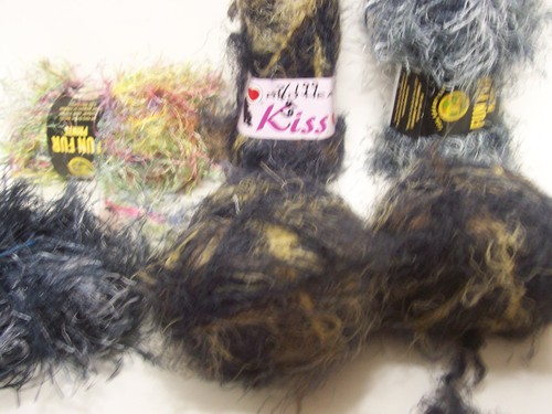 Lot of 6 Skeins of yarn 3 Lion Brand & 3 Red Heart Kiss Browns Gray Fun Fur LP3 - Picture 3 of 3