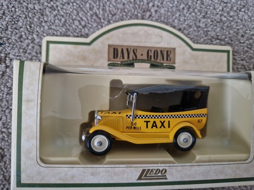 LLEDO DAYS GONE CLASSIC 1934 FORD MODEL A TAXI CAR REF 14001 - Picture 2 of 3