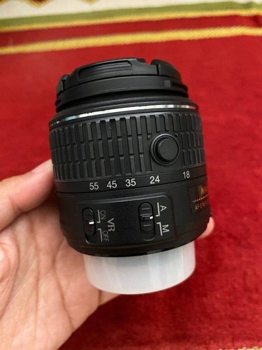 Lente zoom Nikon AF-S DX 18-55 mm f/3,5-5,6G VR II - Imagen 4 de 4