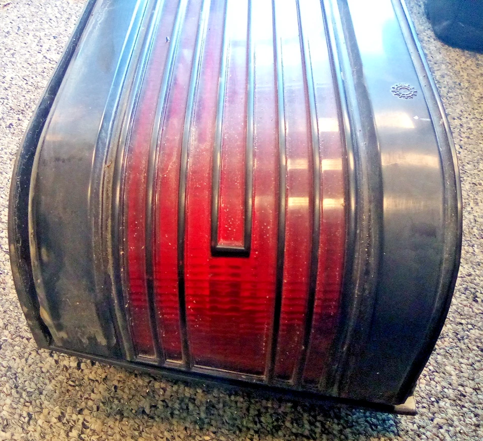 1984-87 DODGESHELBY ЗАРЯДНОЕ УСТРОЙСТВО / PLYMOUTH TURISMO ЗАДНИЙ ФОНАРЬ (LH) LOC-202DG - Изображение 2 из 4