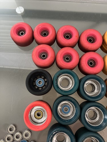 Lot of Used Skateboard Roller Skate Wheels And Bearings - Imagen 4 de 10
