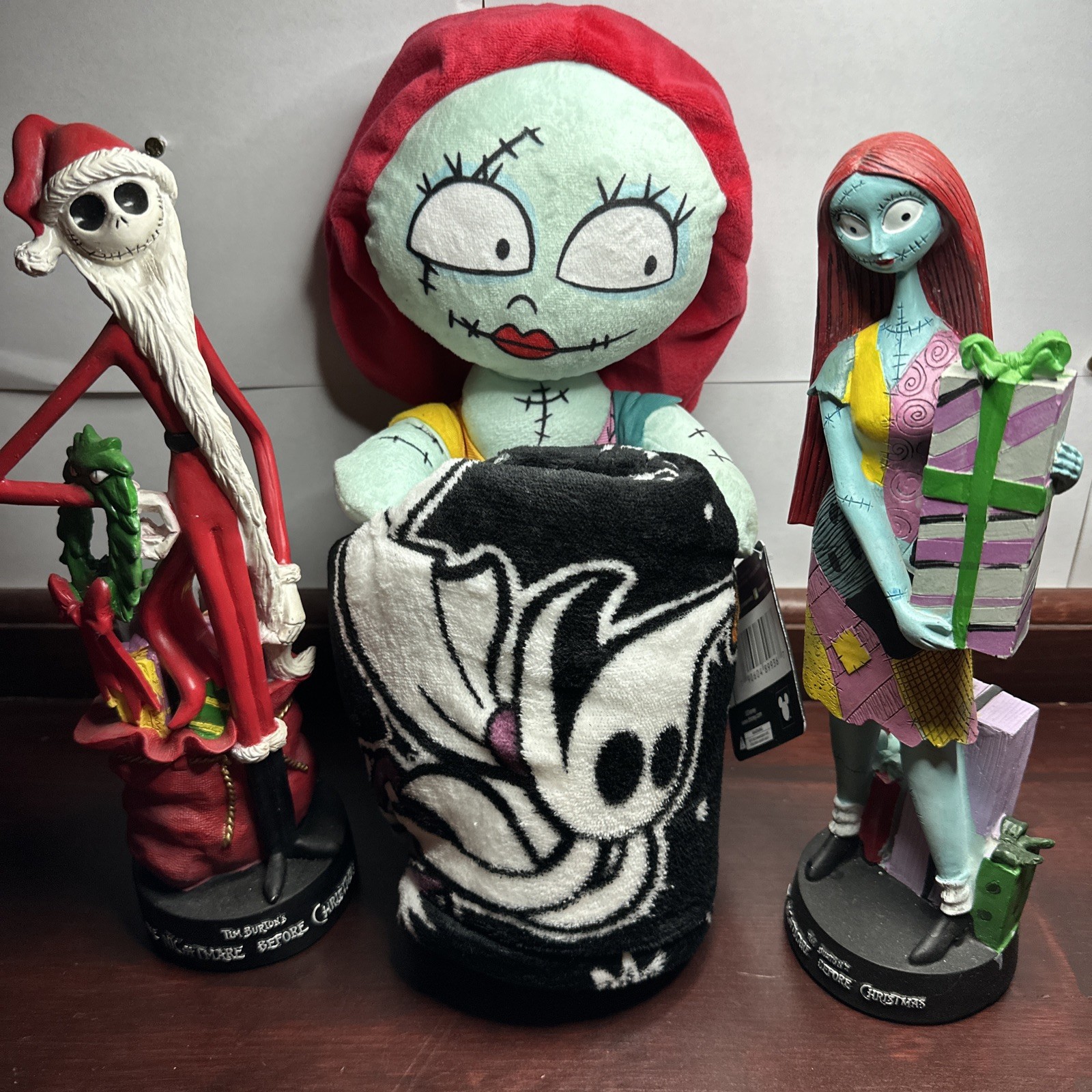 Nightmare Before Christmas JACK and SALLY CHRISTMAS FIGURES & Blanket