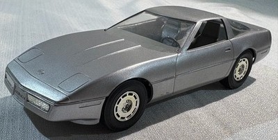 AMT 1984 CHEVROLET CORVETTE PROMOTIONAL SCREW BOTTOM 1/24 1/25 MODEL KIT PROMO