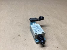 TELEMECANIQUE XCE118 MINI  LIMIT SWITCH  5A 250VAC #132L66