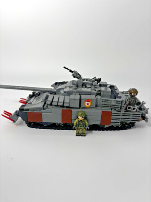 LEGO BRICKMANIA: T-80BVN - (Built) WITH TWO RUSSIAN OPERATORS