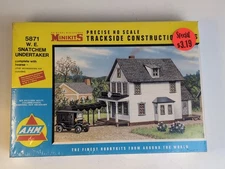 AHM trackside Construction Kit- W.E. Snatchem UNDERTAKER #5871 - HO Scale