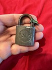 Vintage large Old Brass Yale Padlock With Key — photo 5