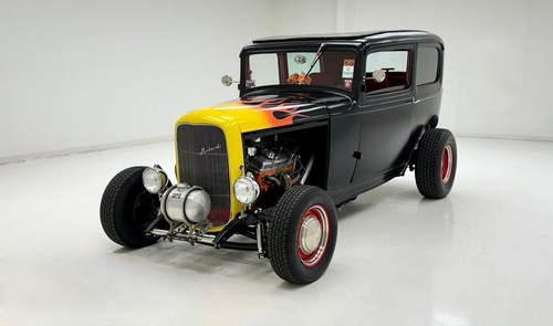 1932 Ford 40 Series 2 Door Sedan