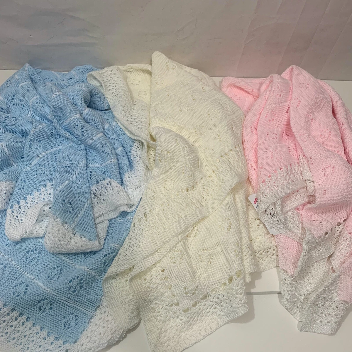 Creaciones Gavidia Openwork Edge Lightweight Baby Blanket in Blue