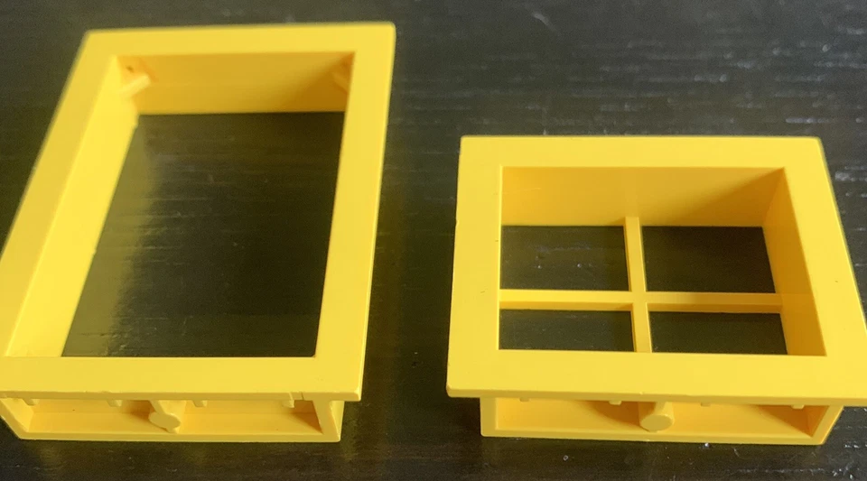 Lego Window and Frame. Yellow. Vintage - Image 3 of 3