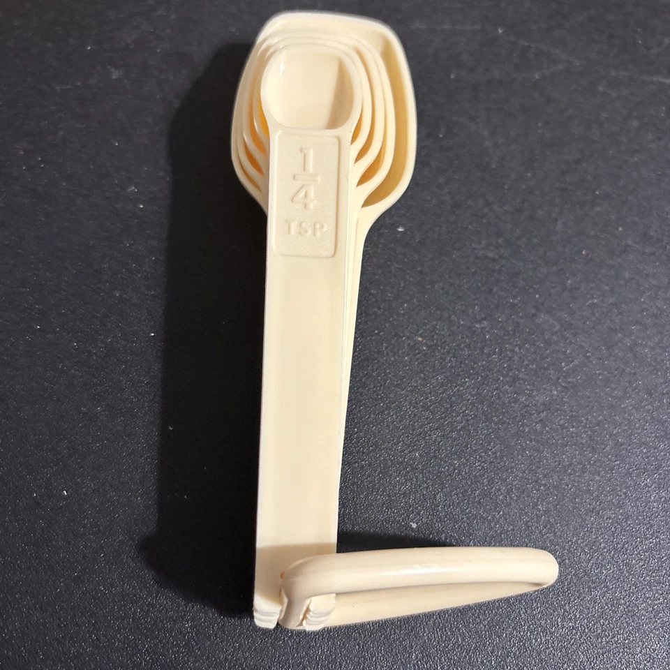 Vintage Tupperware 6 Spoons, 1970’s Ivory Plastic Measuring Spoon, Nesting Set - Image 4 of 4