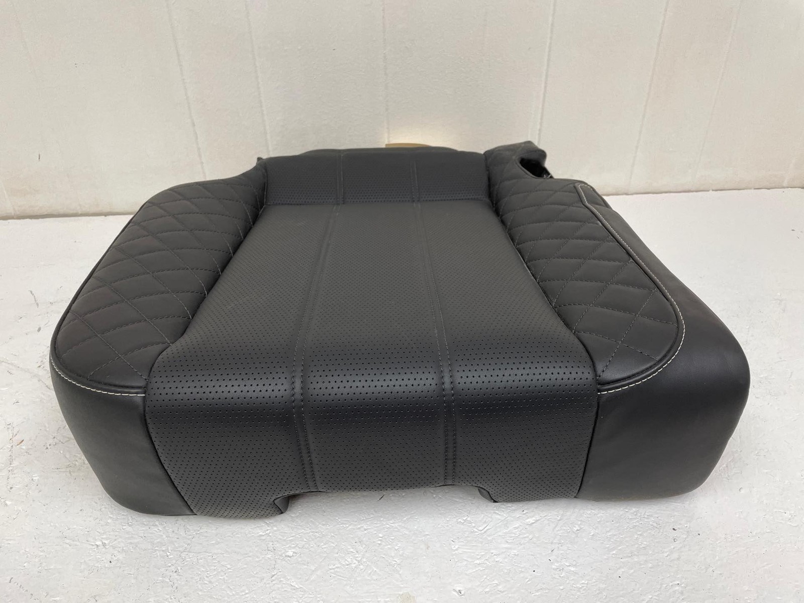2016-2020 BENTLEY BENTAYGA REAR RIGHT SIDE LOWER BOTTOM SEAT CUSHION W/ HEATED