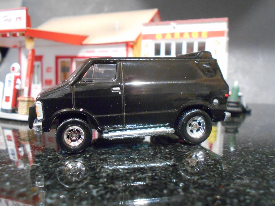 1979 Dodge Ram Van - Escala 1/64 Edição Limitada Fotos Imperdíveis - Imagem 3 de 4