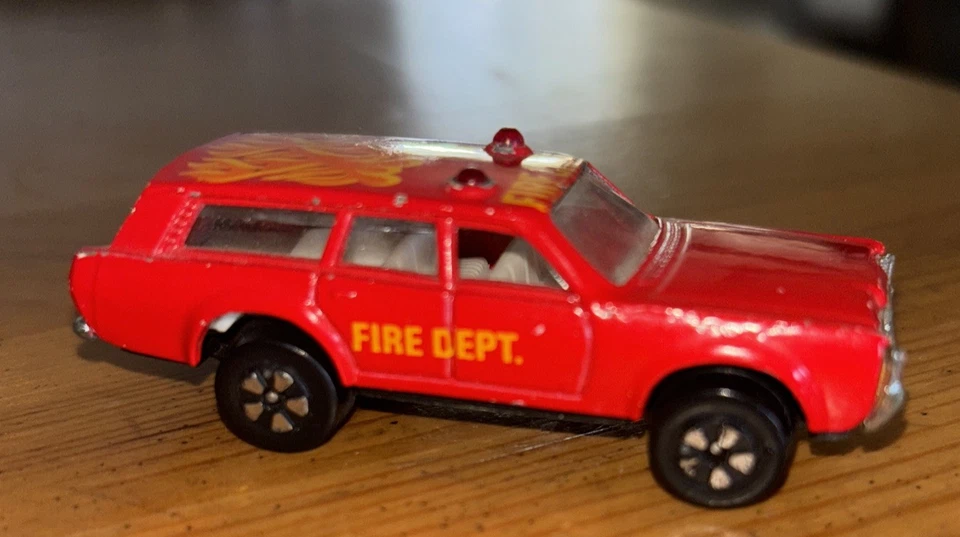 Vintage Playart Peelers Red Mercury Commuter Fire Chief Wagon 1/64 Diecast Foto 2 de 4