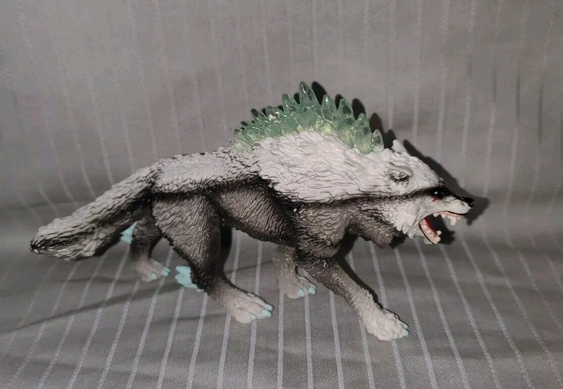 Schleich Eldrador Creatures Snow Wolf Ice Figure Animal Figurine