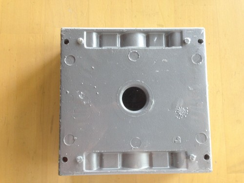 Thomas Betts Red Dot S408E Outlet Box 1/2” Seven Hole 2 Gang, Weatherproof - Picture 3 of 3