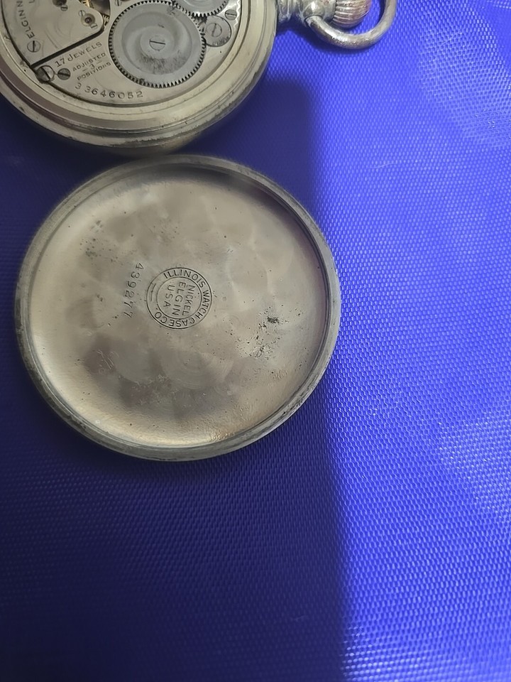 elgin pocket watch 17 jewels. Missing the second hand but Is currently