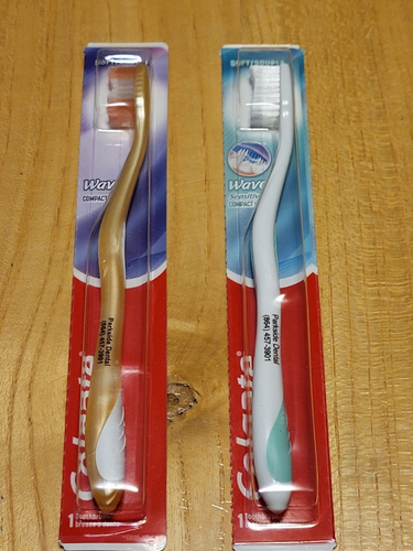 2 Colgate toothbrushes, READ B4 buy - Picture 2 of 8