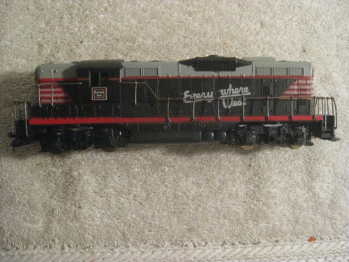 BURLINGTON ROUTE GP9 ENGINE HO SCALE Tested Runs well