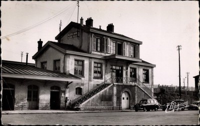 Postcard Villiers sur Marne Val de Marne, La Gare - 3404410