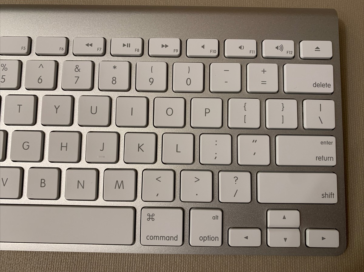 Apple A1314 Magic Wireless Keyboard - Silver, Tested, Excellent