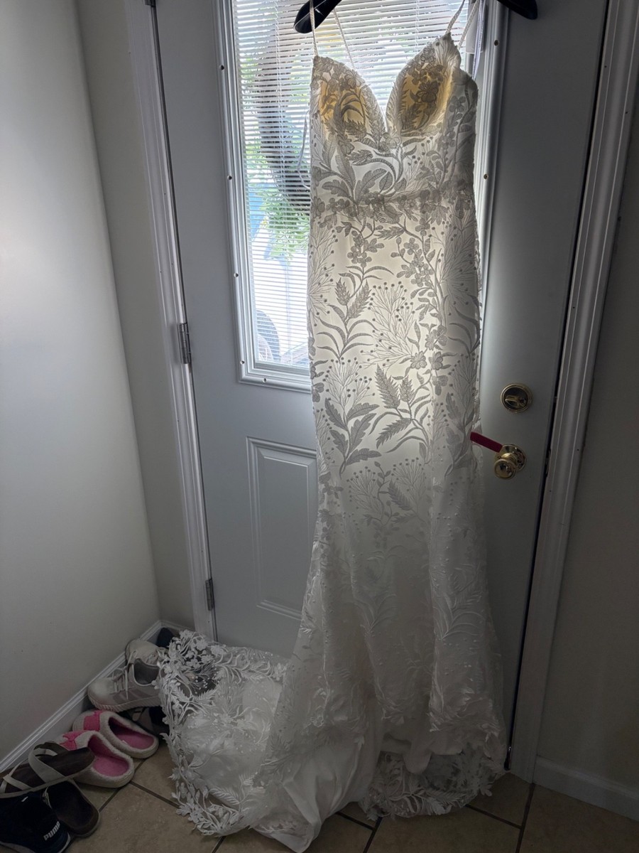 ivory brand dress size 8 lace new with tags and bag very beautiful very long ivory color formal dress