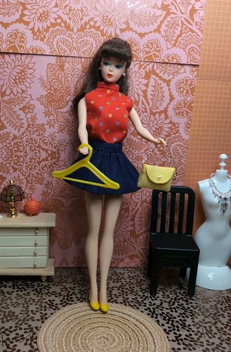 Vintage Barbie Clone Outfit - Rock, Bluse, Squishy Schuhe, Hänger + Handtasche - Bild 15 von 15