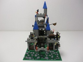 (AH 3) LEGO 6098 KING LEOS CASTLE KNIGHTS CASTLE with original box and BA