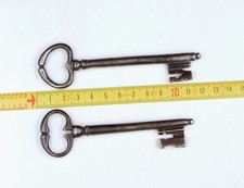 Lot de 2 Anciennes Clés "Cuisse de Grenouille" Fer Forgé XVII, Antique Key,Clefs