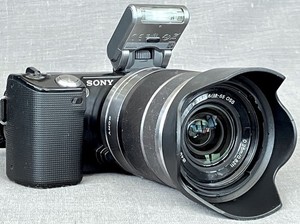 Sony Nex-5 14.2MP Camera, 18-55mm Lens, Flash, Bag - Excellent - S/C 13,556