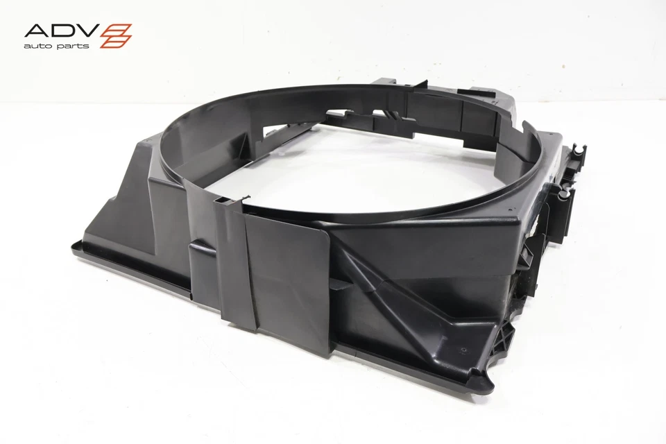 Cubierta del ventilador de refrigeración del radiador Nissan Frontier 2005-2021 OEM Foto 2 de 4