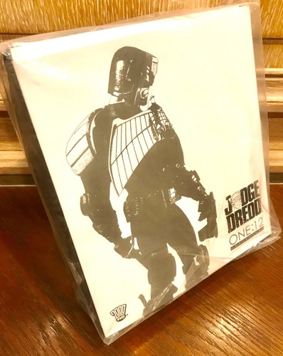 MEZCO ONE 12 COLLECTIVE JUDGE DREDD BLACK WHITE NYCC '15 EXCLUSIVE ACTION FIGURE - Picture 2 of 8