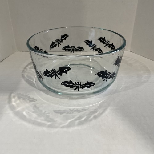 Pyrex Storage Container 4 cup Black Bat Halloween design - Picture 2 of 6